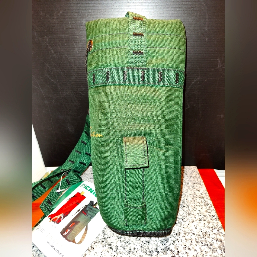 WINE DUFFEL Bag. PICNIC TIME Brand. Hunter Green. New with Tags.